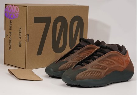 Adidas Yeezy 700 V3 "Copper Fade" size 36-48 Available