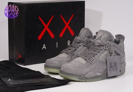 Kaws x Air Jordan 4 Retro SIZE: 7-13