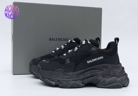 Balenciaga Triple S Triple Black (2018 Reissue) (Pre-Distressed) SIZE: 35-45