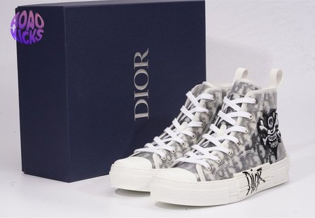 Dior And Shawn B23 High Top Bee Embroidery size 35-46( runs half size bigger )